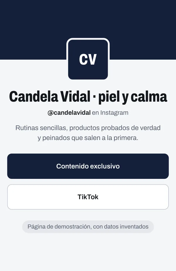 La landing de una creadora en el móvil, en su color, con sus iniciales, su titular y sus botones